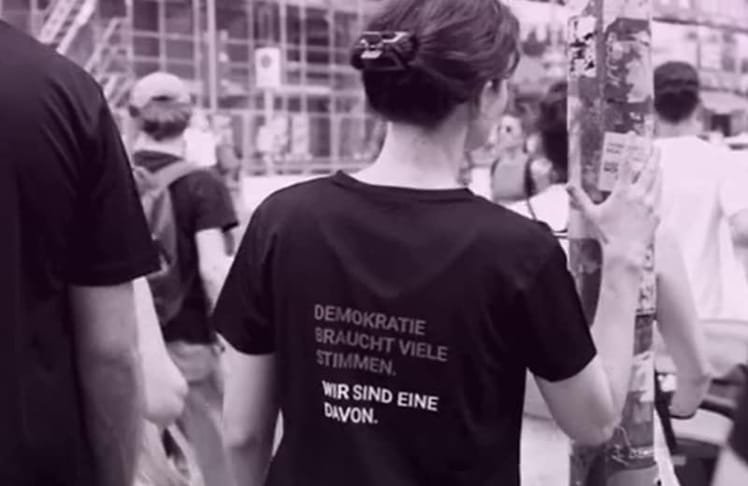 Motiv aus einem Promo-Video zur Initiative "Demokratie braucht viele Stimmen"