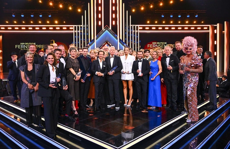 Die versammelten Gewinner des Abends (Bild: RTL / Willi Weber)