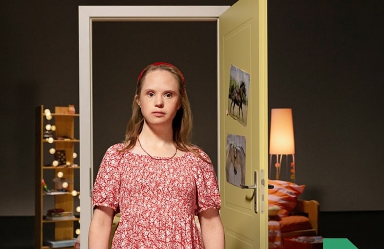 Sechs Kampagnenfilme - hier ein Motiv aus "Einfamilienhaus" - sind für die Kampagne entstanden und allesamt auf dem YouTube-Kanal der Aufarbeitungskommission sexueller Kindesmissbrauch zu sehen