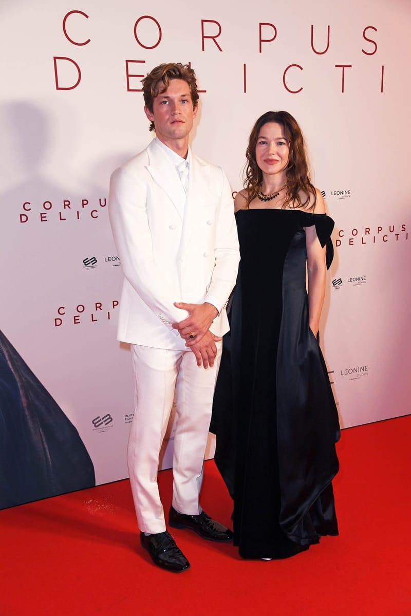 Die beiden Hauptdarsteller Damian Hardung und Hannah Herzsprung (Bild: Brauer Photos / F. Seidel)