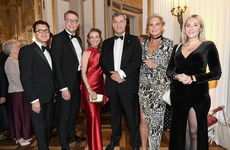 Serge Dorny, Markus und Aurelia Blume, Markus Söder, Stephanie Gräfin Bruges von Pfuel und Anna Stolz am Donnerstag, 17. September 2026 beim Bühnendinner der Bayerischen Staatsoper in München