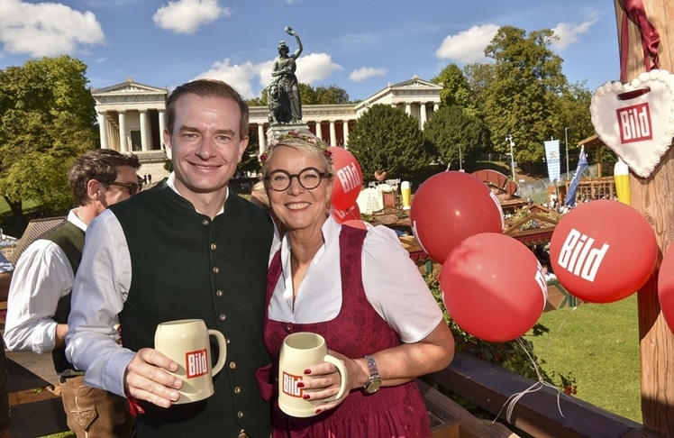 Christoph Eck-Schmidt (CEO der Bild-Gruppe) und Marion Horn am Samstag, 19. September 2026 im Rahmen der Bild-Wiesn in München. Viele weitere Bilder sind in der am Artikelende verlinkten Galerie zu finden!