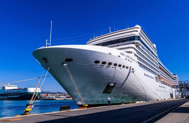 Die MSC Orchestra im Hafen: MSC Cruises gehört zu den Kreuzfahrt-Reedereien, die mit Frühbucherangeboten verstärkt um Reisende werben.