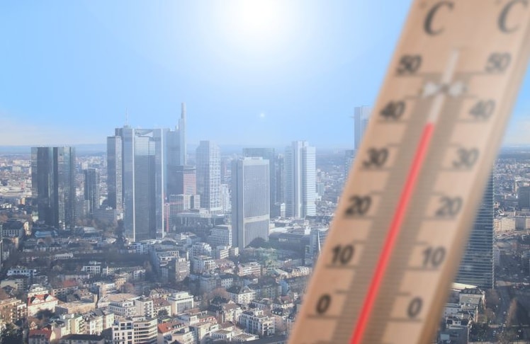 Extreme Hitze wird für Deutschland zunehmend zum Wirtschaftsfaktor: Allianz Trade warnt vor Milliardenverlusten durch sinkende Produktivität, höhere Energiekosten und schwächere Investitionen.