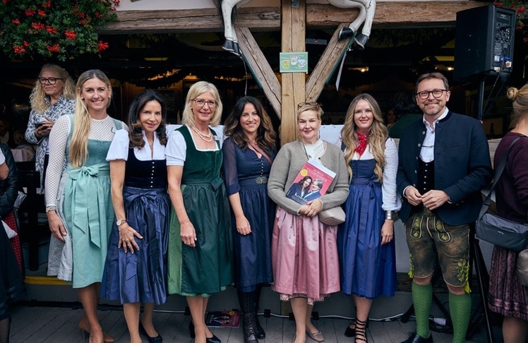 Susanne Hennigers, Clarissa Käfer, Staatsministerin Ulrike Scharf, Jennifer Hader, Sandra Kreft, Mona Fuchs und Stefan Rummel beim Wiesn-Nachmittag von Frauen-Verbinden und ZEIT für Unternehmerinnen.