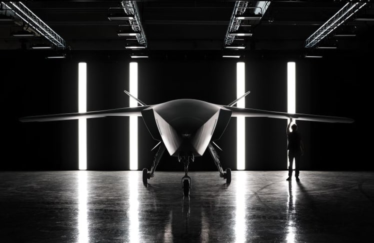 Helsing entwickelt mit dem "CA-1 Europa" einen unbemannten Kampfjet, in dem künftig der KI-Pilot "Centaur" zum Einsatz kommen soll. Der erste Testflug ist für 2027 vorgesehen.