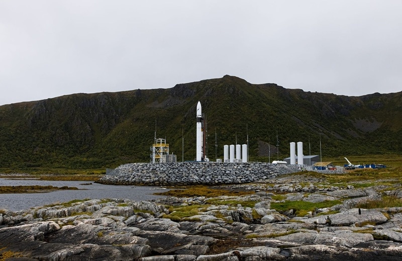 Soll zahlreich Gesellschaft bekommen: Spectrum-Rakete im Ruhezustand am Launchpad (Bild: Isar Aerospace)