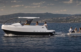 Dieses Smartboat folgt seinem Besitzer sogar ins Wasser